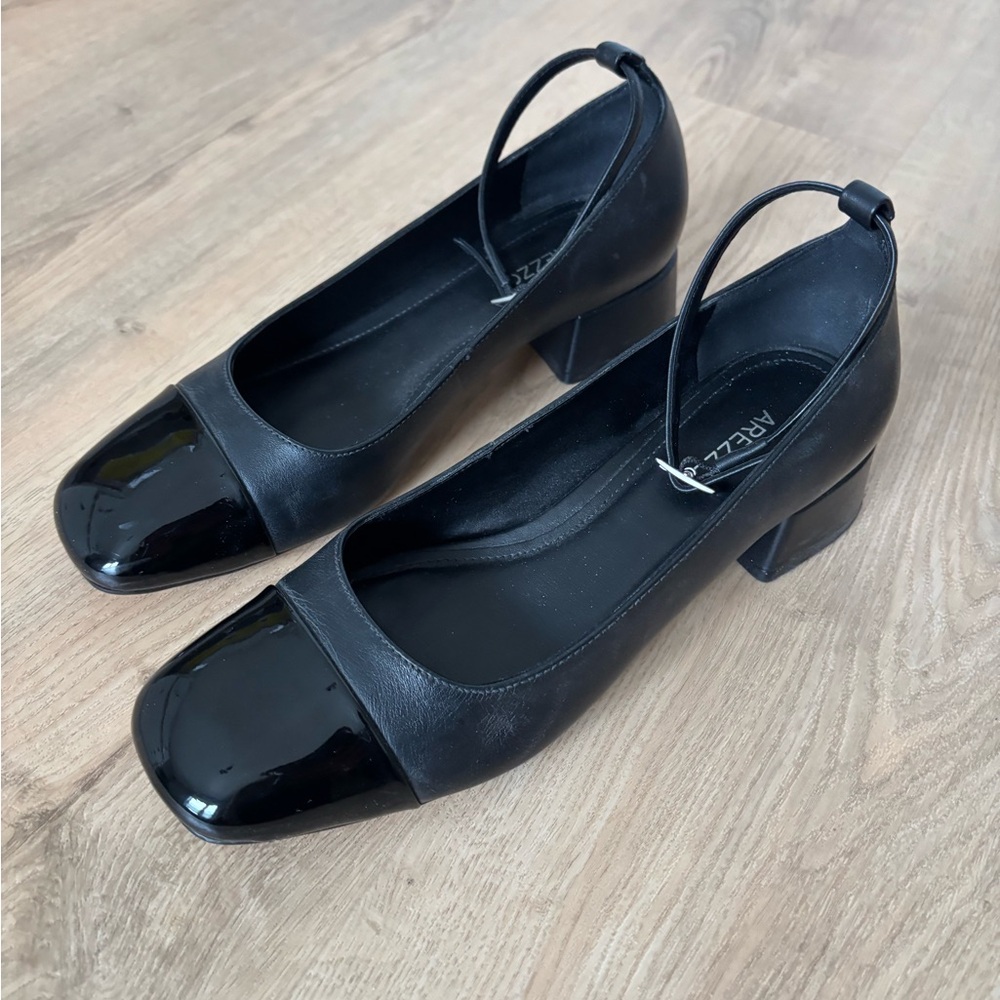 Black Patent Cap-Toe Block Heel Mary Jane Pumps